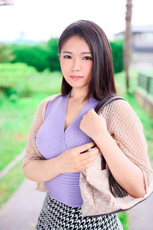 素人人妻インタビュー theBEST 4 揉んでよし！ハメてよし！スレンダー巨乳のエロ妻たち_12
