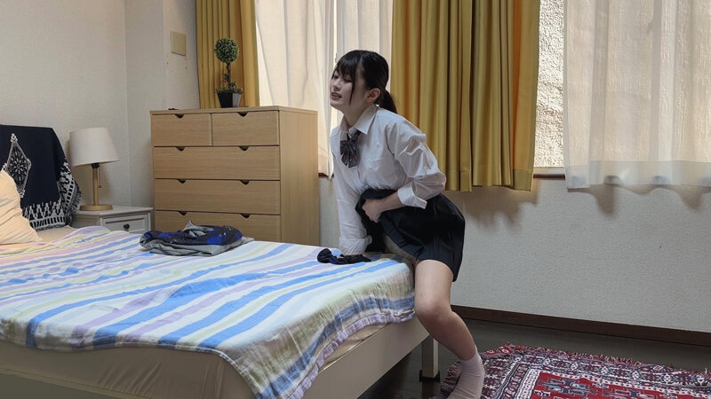 制服少女が部屋で1人でムラムラして…秘密の自慰をこっそり隠し撮り。声を漏らして快感に没頭する無防備な角オナ盗撮。その後凸してビショ濡れま●こSEXした。 12枚目