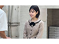 街で働くかわいい女の子をガチナンパ＆その場でガチ本番交渉！真面目そうに見える制服系お姉さん！なんか普通に仕事してます感出てますがエロオーラ全開のムンムンビームの方が溢れ出てますよ！ 画像1