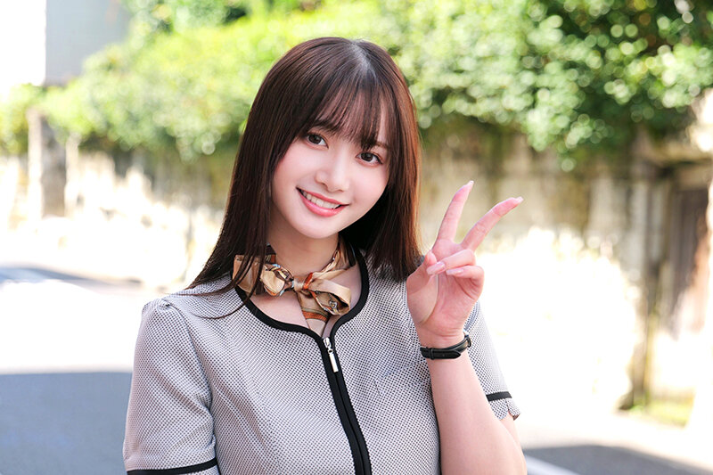 街で働くかわいい女の子をガチナンパ&その場でガチ本番交渉!真面目そうに見える制服系お姉さん!なんか普通に仕事してます感出てますがエロオーラ全開のムンムンビームの方が溢れ出てますよ! 8枚目