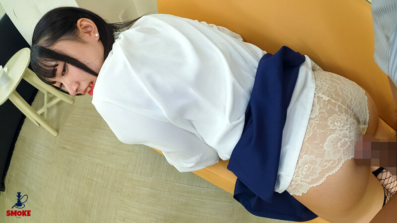 【ごっくんセクハラ】 残業中、2人きりの社内でムラムラ部長の中年精子を毎日飲まされる押しに弱いスレンダー新人部下OL ゆめ莉りか 12枚目
