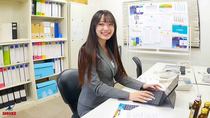 【ケツずりセクハラ】残業中のオフィスで二サンプル画像1