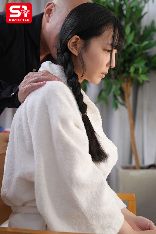 グラビアアイドルの際どい水着は撮影スタッフのレ●プ欲を掻き立てる 紫堂るい 画像2
