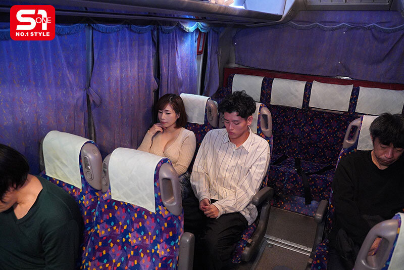 サンプル-【本当に存在した夜行バス痴女】隣り合わせた謎の美女に消灯から目的地到着まで…一晩中ち●ぽ汁を絞り尽くされたんです。 奥田咲