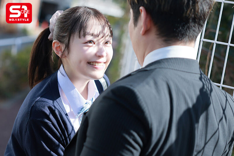 脱ぎかけでぐいぐい誘惑してくる20歳年下の無邪気な教え子 白花にあ 画像1