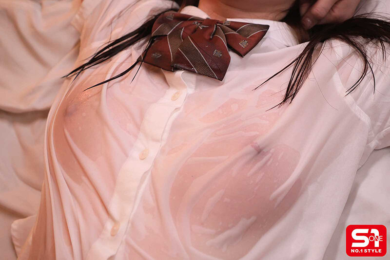 FANZA PPV snos00365「濡れ透けピンク乳首がいつも見えちゃうズブ濡れドジっ娘がエッロ！！ 白上咲花」（販売者：エスワン ナンバーワンスタイル） サンプル画像