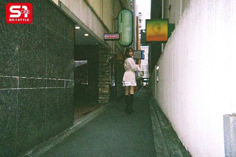 金と時間と性欲がある若妻アリスさん(23歳)のラブホ4軒はしご不倫 花アリス 1枚目