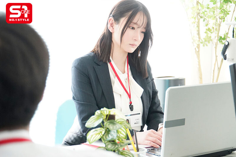 隠れ爆乳OLが今月のノルマ未達成のため本日より1週間全裸出社 私のカラダで皆様を全力ご奉仕・フォローさせていただきます。 鷲尾めい 画像1