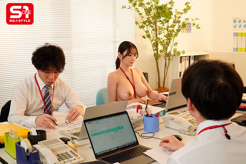 隠れ爆乳OLが今月のノルマ未達成のため本日より1週間全裸出社 私のカラダで皆様を全力ご奉仕・フォローさせていただきます。 鷲尾めい 画像8
