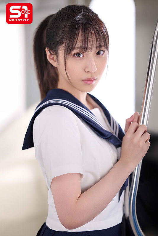 この女子学生、純粋そうに見えて中年教師に恋し、痴●師(他人)にも即沼る。 新木希空 画像1