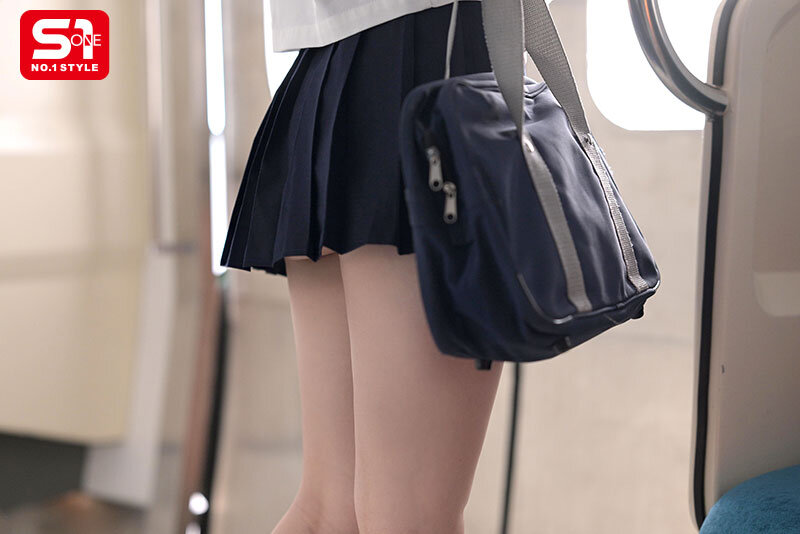 この女子学生、純粋そうに見えて中年教師に恋し、痴●師(他人)にも即沼る。 新木希空 画像2