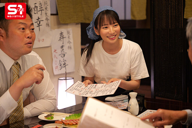 終電逃してセクハラ店長とまさかの相部屋…朝まで続くキモい性交に不覚にも感じてしまった汚れを知らないバイトちゃん 榊原萌 画像2