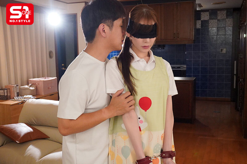妻子が実家に帰省中、自宅にM女専門デリヘル呼んだら…来たのは長男通う幼稚園で噂の美人先生！ 弱み握って限界イラマ、首絞め、本番強要、何でもありのSM調教3日間！ 楓ふうあ