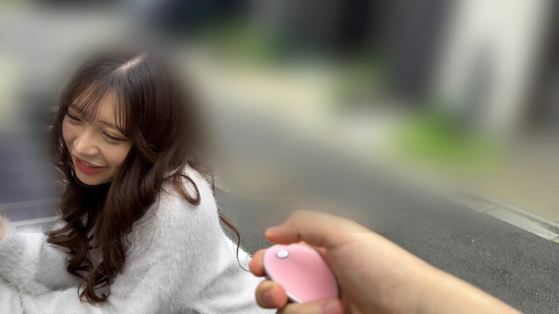 リモバイ発動中にベロキス発情したあやさんは潮吹きして中出しして痙攣中 野外デートでリモバイ接吻しまくったらガクブル中出しSEX 小那海あや 1枚目