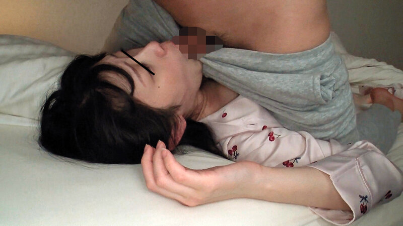 お兄ちゃんは彼女と別れてセックスが出来なくなったので、その日から私に悪戯し始め、夜寝てる時は避妊もしないでセックスされる。妹レ●プ 2枚目