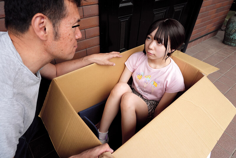 家の前で捨て子を拾ってしまいました…ちびっ子パイパンゆなちゃん145cm 日向由奈 画像1
