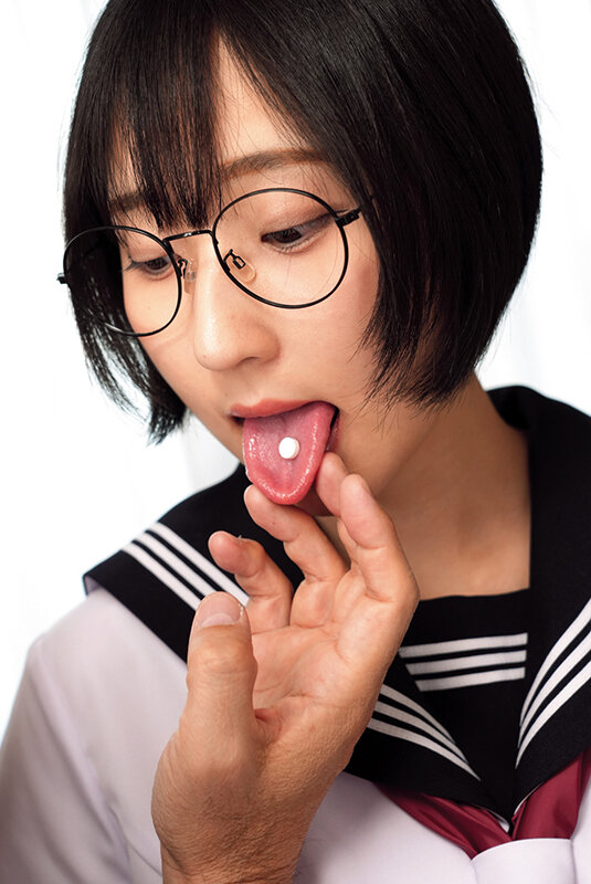 メガネを掛けた無垢な子に変態わいせつ行為をしたら…興味津々で欲しがり顔…初体験の生チ●コの感触に「本物は初めてです。」と懐き、トロけた顔で崩壊絶頂する地味カワで巨乳のパイパン●学生るか 糸井瑠花 サンプル