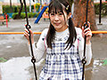 小さなカラダの女の子を連れ込みパンツを脱がせて幼膣パイパンマ●コにデカチン捻じ込み中出し放題！ - サンプル 1