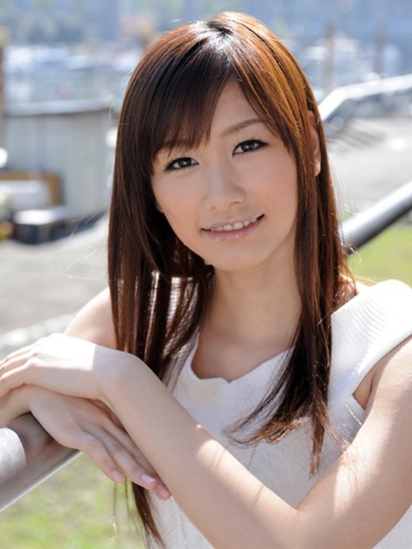 【特価】絵色千佳ちゃんのデビュー作初セックスが登場！未だに根強い人気がある美少女かーちーの初々しいセックス。スレンダーボディを震わせ、初っ端から気持ち良すぎて「やばい」を連発！座位、騎乗位、バックでも気持ち良くて悶絶。…