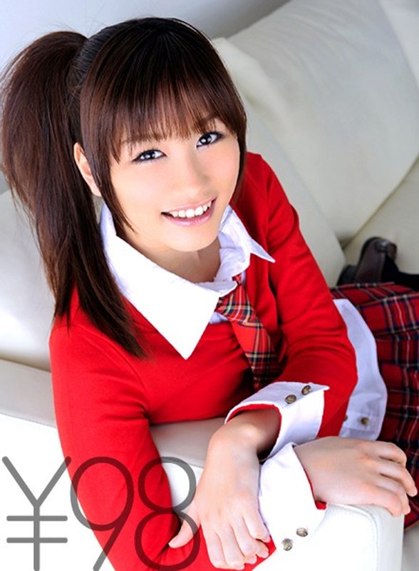 【お得】フェラ特訓中の千佳ちゃんの後ろから挿入！フェラを続けながらバックで突かれ、もっとシテ欲しいという彼女に激ピス。続く横バックでは突かれながら電マをクリに当てる。正常位で絶叫イキからの同時イキ。お掃除フェラ中に別チ○ポで突かれ、連続同時イキ。 絵色千佳