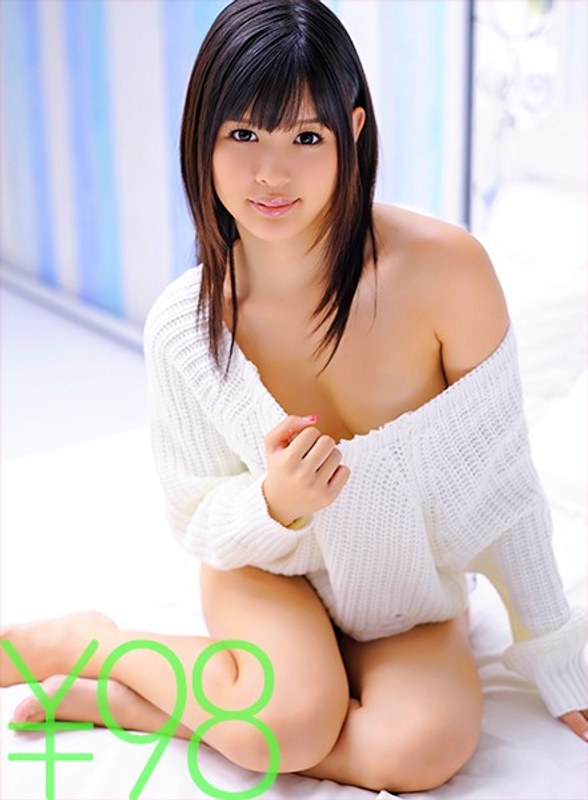 葵つかさちゃん作品をお手頃価格で！あなただけ見つめるセックス。たっぷりフェラしてくれて、騎乗位で挿れて腰振ってくれて、正常位で奥まで突かせてくれる。もっといっぱいシテというので、激ピスでガンガン突いて最後に顔射。最後まで見つめててくれます 葵つかさ