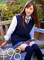 美少女真帆ちゃんのデビューセックス。緊張の初挿入も、気持ちイイという真帆ちゃん。正常位から自分で挿れる片足上げ立ちバック。愛液たっぷりチ○ポをフェラして、立ちバック。正常位での高速ピストンから、人生初大量顔射＆初お掃除フェラ うるや真帆 サムネイル小