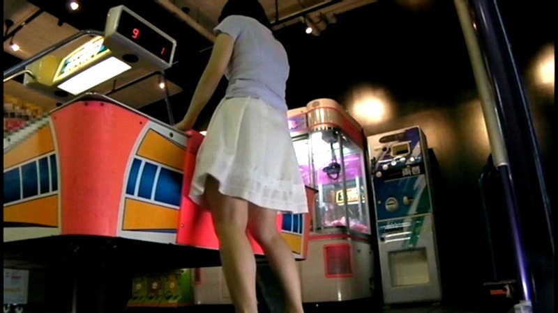 アラサー狙い撃ち ゲーセンエアホッケーパンチラ盗撮 | エロリンク・動画データベース