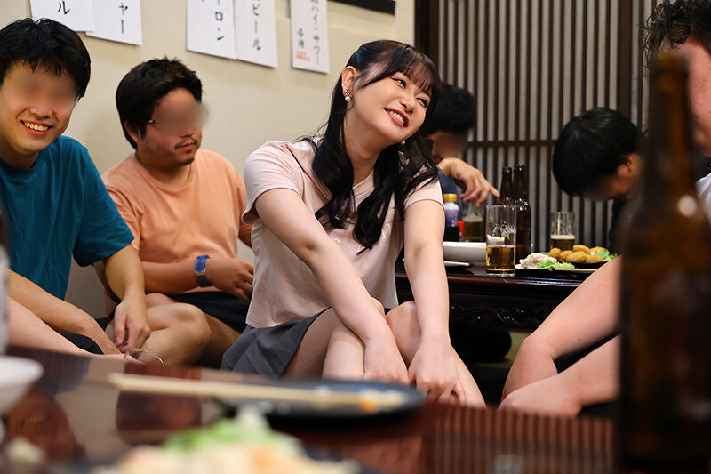 サッカー番組で大人気!同じテレビ局で働く幼馴染のキャスターが週刊誌にすっぱ抜かれた!僕が最初に好きだったのに(BSS)、実はサッカー選手やプロデューサーと誰とでも寝るただのヤリマンで、、、 静河 画像5