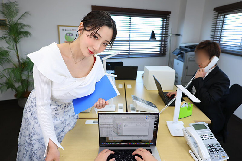 【VR】【8K VR】僕が夜通し仕事に没頭できるのは、漫画BODYな女上司が、みんなが帰った後に超天井特化アングル‘よしよーし‘おっぱい吸い杭打ちピストンで無限に射精させられるから。北野未奈 3枚目
