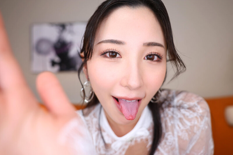 【VR】【8K】顔面圧迫距離崩壊VR～ゼロ距離見つめで攻めてくるお姉さん～
