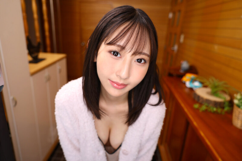 【VR】【8K】久々に幼馴染の家に遊びに行ったら出迎えてくれたのは幼馴染の姉。2人キリの家で無防備にスキンシップされて… 山下紗和 画像2