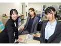 【VR】【8K】無尽蔵性欲のシゴデキ女上司しかいない会社で性処理肉ディルド課に配属されたボク 小野坂ゆいか・胡桃さくら・凰華りん - サンプル 2