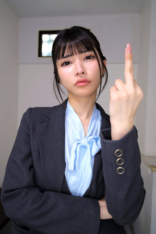 【VR】【8K】無尽蔵性欲のシゴデキ女上司しかいない会社で性処理肉ディルド課に配属されたボク 小野坂ゆいか・胡桃さくら・凰華りん 画像2