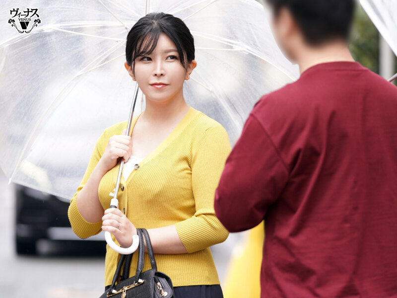 バイト先で働く美しい人妻を家に連れ込み中出しセックス 杉山杏奈 画像3