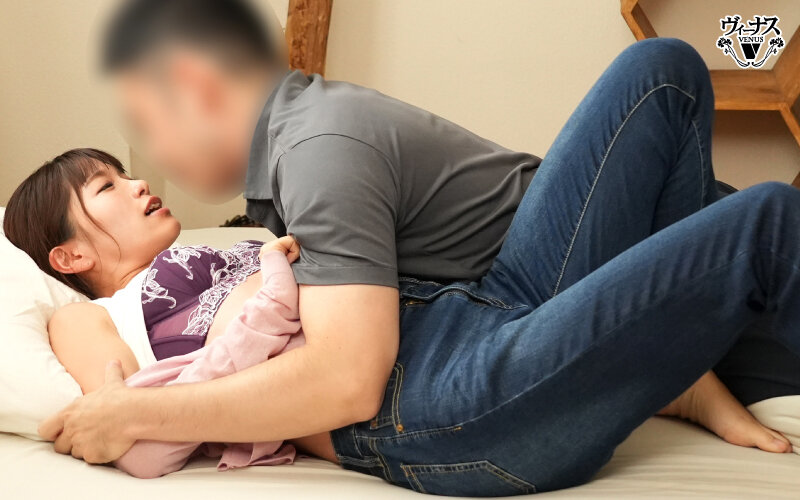 毎日オナニーする隣のエロい人妻に我慢の限界―。理性が吹き飛び欲情が止まらない濃密エクスタシー性交 新山麻由美 画像4