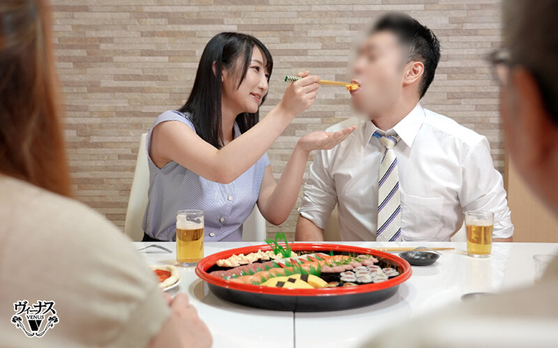 社内一キレイな先輩女子が早く結婚しろとうるさい両親を安心させるために恋人のフリを頼んだ後輩男子と実家に行ったら中出しセックスするハメに…何度もイカされて本当に好きになっちゃった 雪代一鳳 画像4