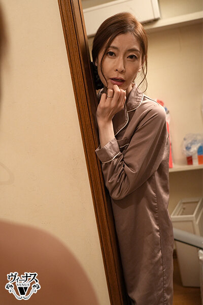 お義母さん…そこはっ!!セックスがしたくて義息の元気なオチンチンを支配しようと企てる嫁の母親 葵百合香 エロ動画 venx00341 サンプル画像 5