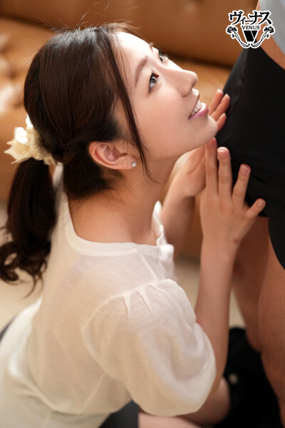 昼ランチで行く会社近くのカフェで働くパート妻はエロ女神 美味しそうに咥えるザーメン大好きフェラ 激オナ連続アクメ 結婚しているのに生ハメ中出しを求めてきた―。 七原さゆ 画像8