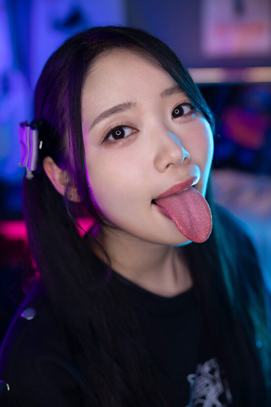 【VR】これぞ8K！顔面特化アングルVR ～フェラごっくん特化！ベロ出して「お口に精子ちょうだい！」懇願！！～ 二葉エマ