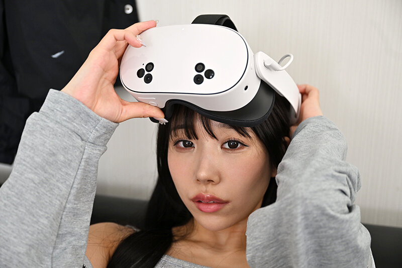 【VR】俺の部屋で勝手にVR動画を見てオナってる姉貴をそのままイカせてヤッた 尾崎えりか 7枚目