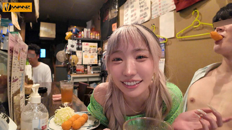 「イイって言うまで射精（だ）すなよ？」パンピーどM男をとっ捕まえてコリコリ乳首ジャック！手コキ寸止め焦らし痴女のナマパコ散歩 春陽モカ