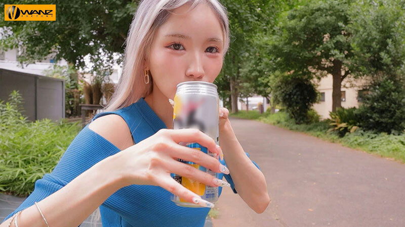 「イイって言うまで射精（だ）すなよ？」パンピーどM男をとっ捕まえてコリコリ乳首ジャック！手コキ寸止め焦らし痴女のナマパコ散歩 春陽モカ