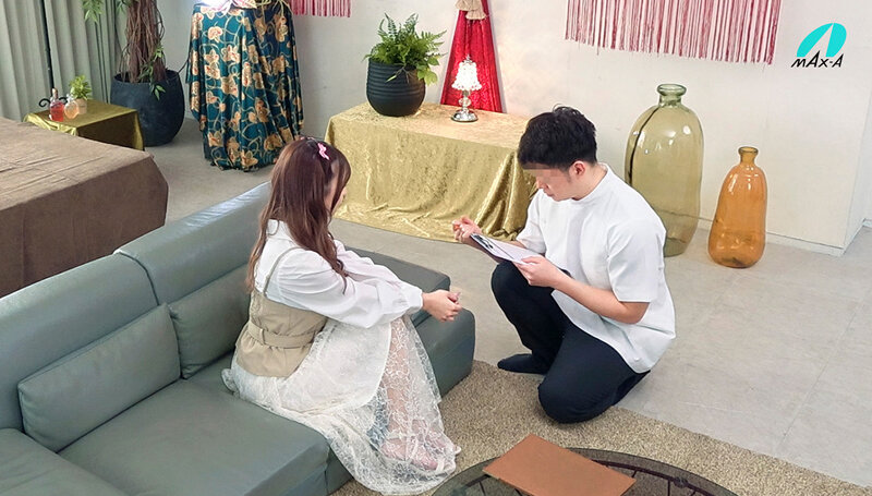 【FANZA限定】大人気オモチャ以上の快感！？人間クリ○リス吸引式クンニ 小那海あや パンティとチェキセット 画像1