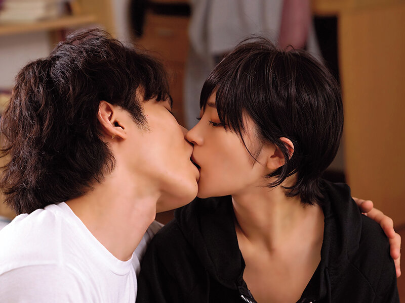 【椿りかの男装コスSEX】外見も性格も男っぽいショートカットのボクっ娘は隠れ巨乳のむっつりスケベで男友達とイカせ合いゲームでヤリまくりハメまくり! 画像2