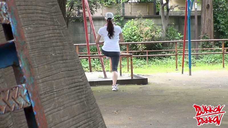 ご近所の人妻と中出し乱交