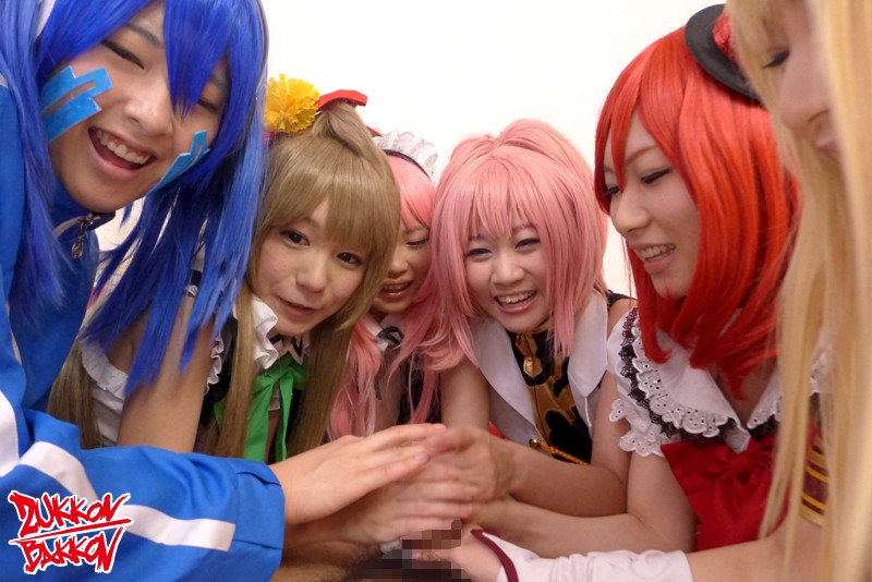 イベント終わりのコスプレイヤーと中出し乱交