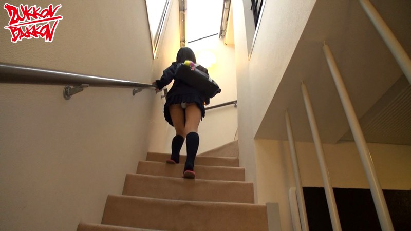 制服女子校生と中出し乱交～卒業～