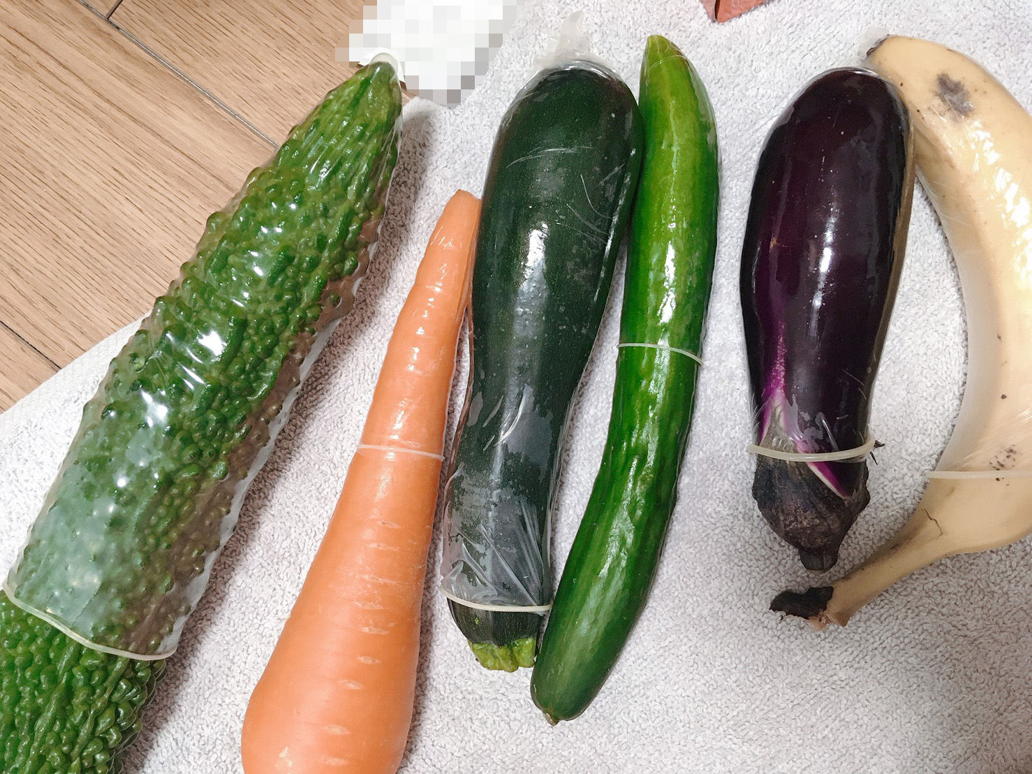 サンプル画像4:オトナの野菜生活！Gスポットに当たって潮吹き大事故！お野菜たっぷりツユだく！おま●こマイク！おしっこ【バイノーラル、実演音声、ASMR、フォーリーサウンド】(ぼっちえっちLAB) [d_187473]