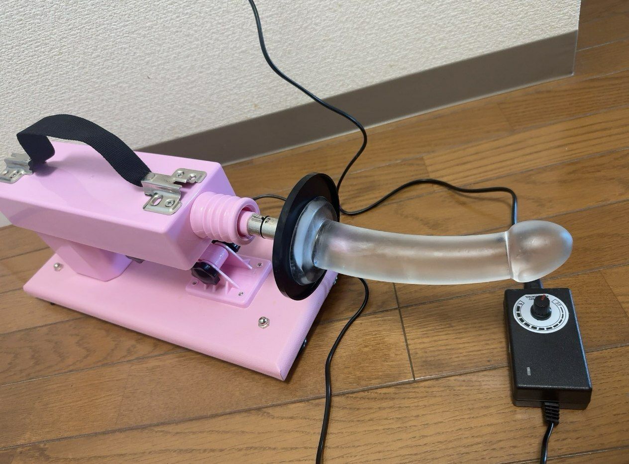 サンプル画像3:【実演オナニー】クールな低音イケボ女子のドマゾオナニー！目隠し＆開口器をつけたド変態な姿でピストンマシンに犯●れ強○絶頂！！(超究極) [d_430497]