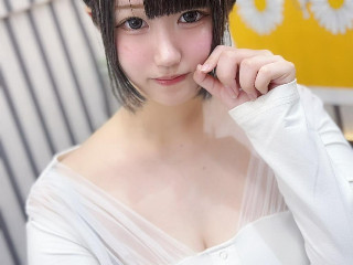 a girl from dmm-ocha https://pics.dmm.co.jp/livechat/01100584/profile_l.jpg